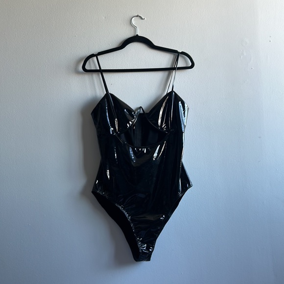 Katie V Wire Latex Bodysuit - Black - Picture 2 of 7